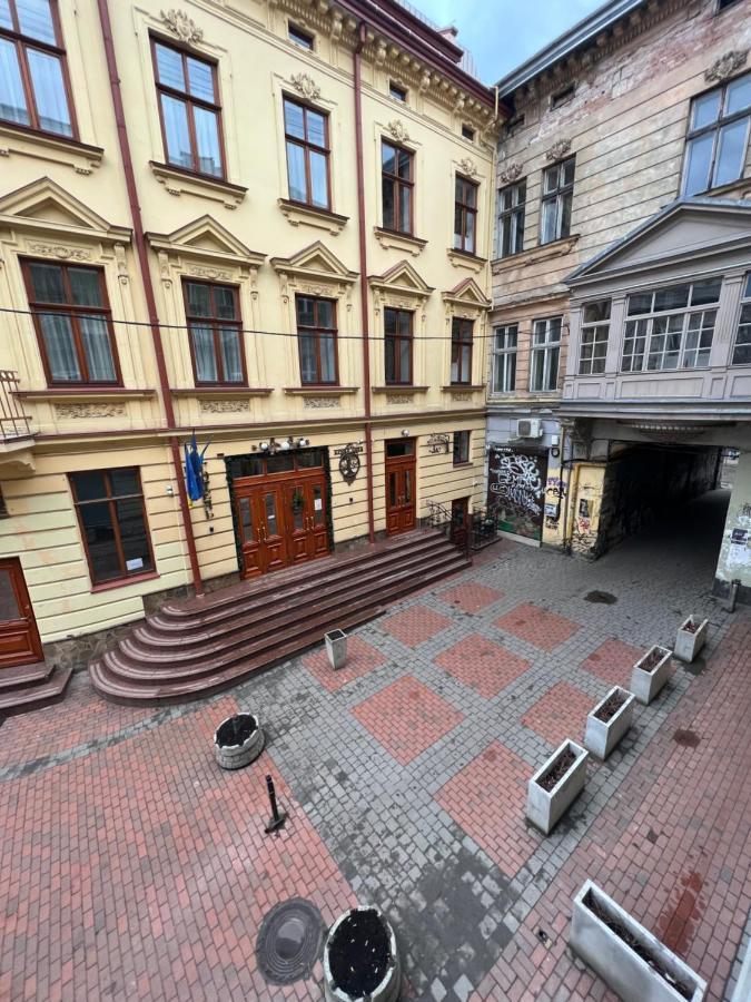 Апартаменти В Самому Центрі Львова В Проїзді Крива Липа Extérieur photo
